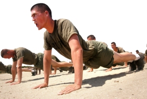 picture of army personnel doing push-ups
